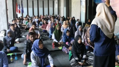 English Studies marupakan kelas-kelas berdurasi 2 minggu atau 1 bulan dimana peserta bebas memilih kelas yang mereka inginkan. English Studies dibagi menjadi 3 kategori yaitu General English, Academic English dan English Assessment.