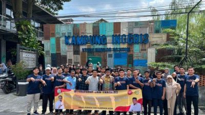 Pemerintah Aceh melalui pokok pikiran Anggota DPRA mengirim beberapa utusan pemuda santri dan santriwati untuk meningkatkan kemampuan mereka dalam berbahasa asing, terutama bahasa Inggris ke ‘Kampung Inggris’ di Kecamatan Pare, Kabupaten Kediri, Jawa Timur.